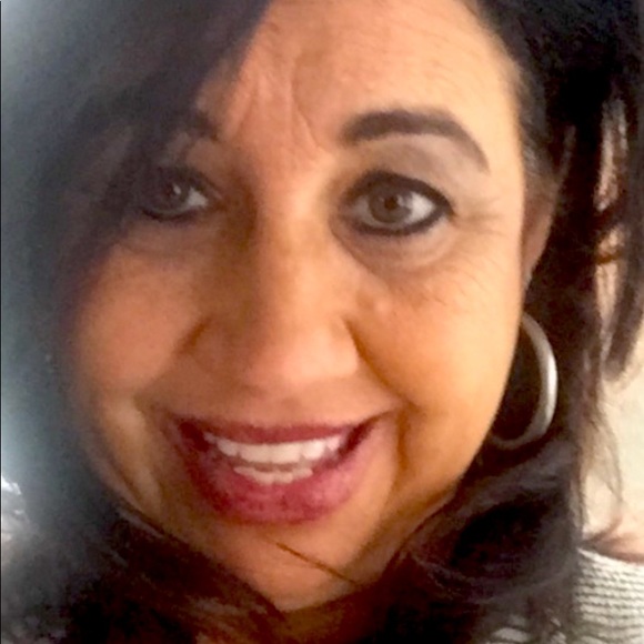 Meet your Posher, Gloria - Picture 1 of 1